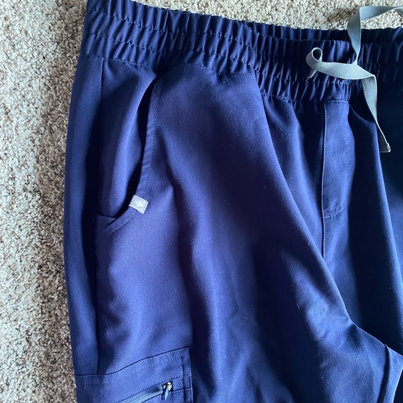 FIGS Navy Jogger Scrub Pants Women's - Picture 6 of 7
